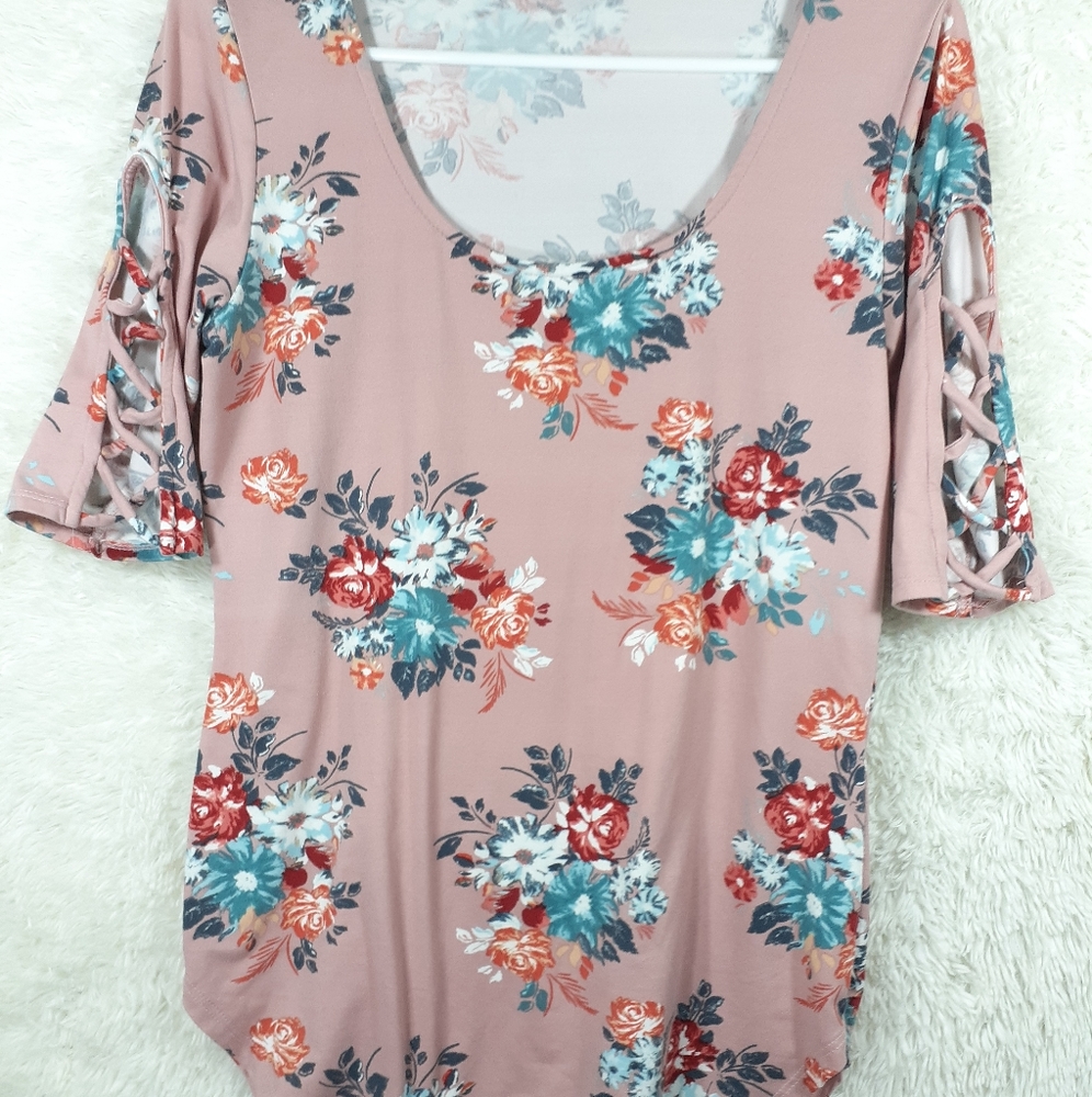Cold Shoulder Top X Arms West Coast Love